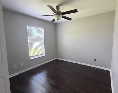 581 Nw Goldcoast Avenue - Photo Thumbnail 13