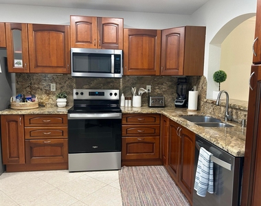 12768 Westhampton Circle - Photo Thumbnail 31