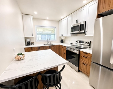 825 Ne 6th Street - Photo Thumbnail 1