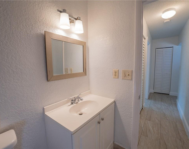 5332 Nw 29th Court - Photo Thumbnail 12