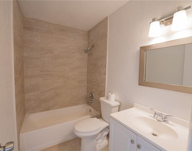 5332 Nw 29th Court - Photo Thumbnail 7