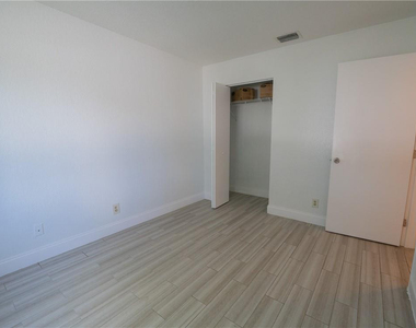 5332 Nw 29th Court - Photo Thumbnail 14