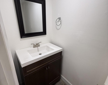 640 Tennis Club Drive - Photo Thumbnail 5