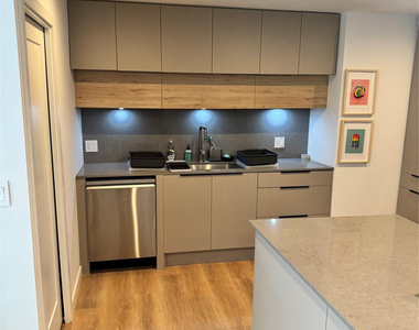 2020 Coral Reef Drive - Photo Thumbnail 15