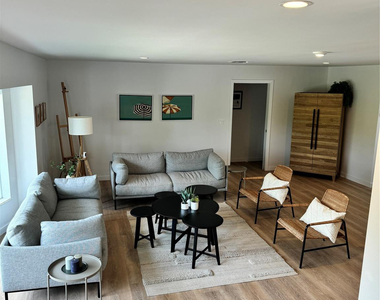 2020 Coral Reef Drive - Photo Thumbnail 9