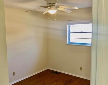 3648 Rolling Lane - Photo Thumbnail 15