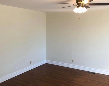 3648 Rolling Lane - Photo Thumbnail 9