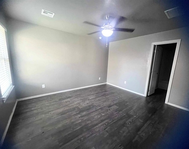 2165 Buena Vida Lane - Photo Thumbnail 3