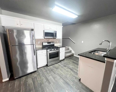 2165 Buena Vida Lane - Photo Thumbnail 6