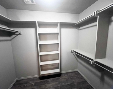 2165 Buena Vida Lane - Photo Thumbnail 5