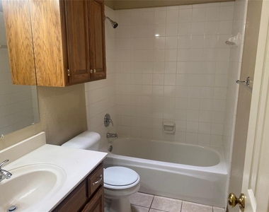 1026 Dustin Drive - Photo Thumbnail 5