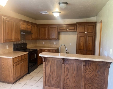 1026 Dustin Drive - Photo Thumbnail 2