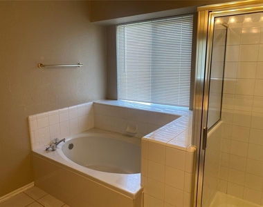 1026 Dustin Drive - Photo Thumbnail 8