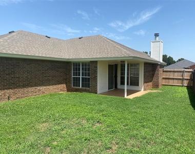 1026 Dustin Drive - Photo Thumbnail 13