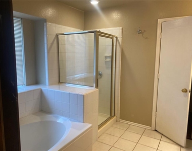 1026 Dustin Drive - Photo Thumbnail 7