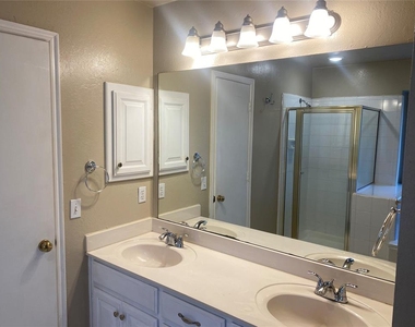 1026 Dustin Drive - Photo Thumbnail 9