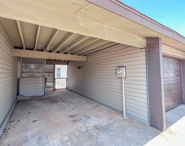 12021 Hawthorne Lane - Photo Thumbnail 5