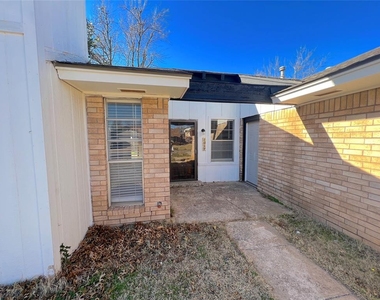 1017 S Neptune Street - Photo Thumbnail 2
