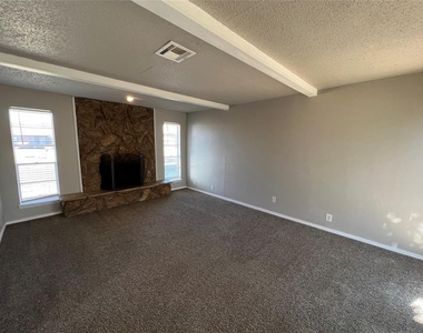 1017 S Neptune Street - Photo Thumbnail 6