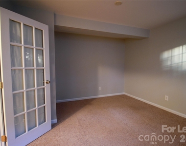 264 W Bland Street - Photo Thumbnail 18
