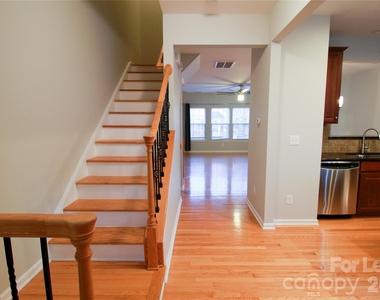 264 W Bland Street - Photo Thumbnail 7