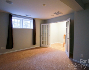 264 W Bland Street - Photo Thumbnail 17