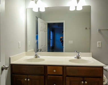 264 W Bland Street - Photo Thumbnail 23