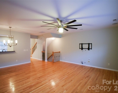 264 W Bland Street - Photo Thumbnail 2