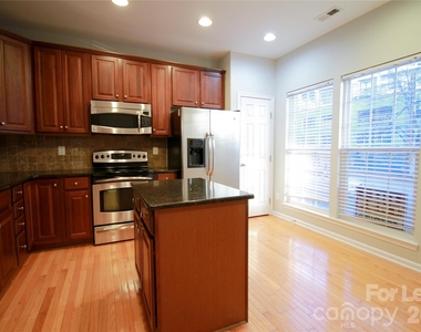 264 W Bland Street - Photo Thumbnail 13