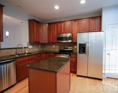 264 W Bland Street - Photo Thumbnail 12