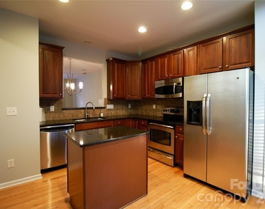 264 W Bland Street - Photo Thumbnail 11