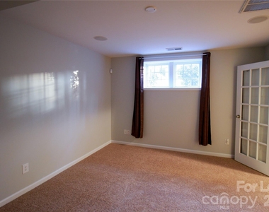 264 W Bland Street - Photo Thumbnail 16