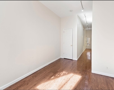 58th St 1st ave - Photo Thumbnail 5