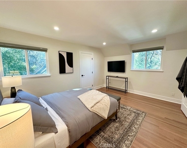 3812 Shannon - Photo Thumbnail 20