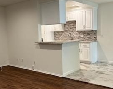 4533 Colbath Avenue - Photo Thumbnail 8