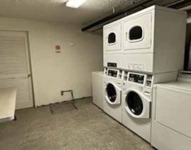 4533 Colbath Avenue - Photo Thumbnail 2