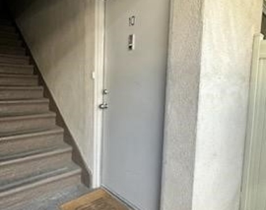 4533 Colbath Avenue - Photo Thumbnail 5