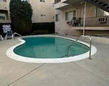 4533 Colbath Avenue - Photo Thumbnail 1