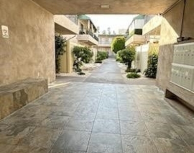 4533 Colbath Avenue - Photo Thumbnail 7