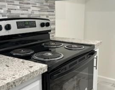4533 Colbath Avenue - Photo Thumbnail 17