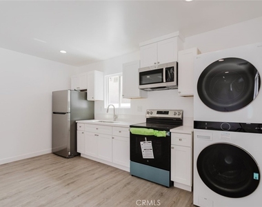 18310 Gresham Street - Photo Thumbnail 11