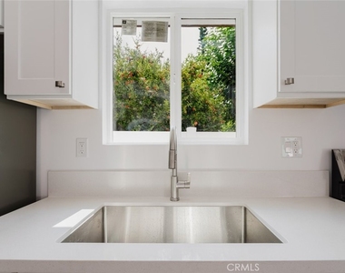 18310 Gresham Street - Photo Thumbnail 10