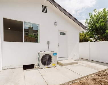 18310 Gresham Street - Photo Thumbnail 21