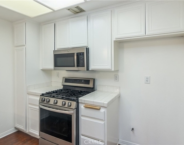 16940 Chatsworth Street - Photo Thumbnail 7