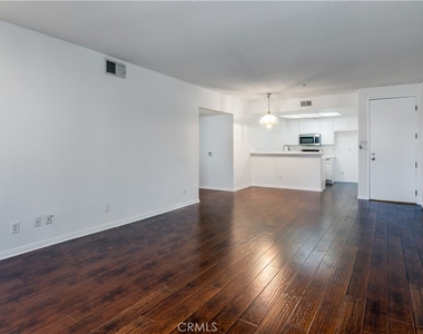 16940 Chatsworth Street - Photo Thumbnail 5