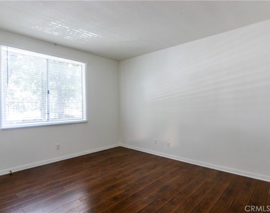 16940 Chatsworth Street - Photo Thumbnail 8