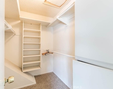 18631 Collins Street - Photo Thumbnail 5