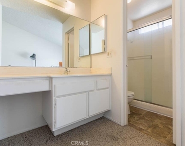 18631 Collins Street - Photo Thumbnail 6