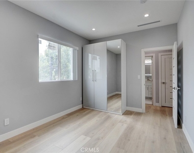 7744 Ostrom Avenue - Photo Thumbnail 11