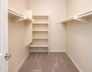 11925 Kling Street - Photo Thumbnail 15